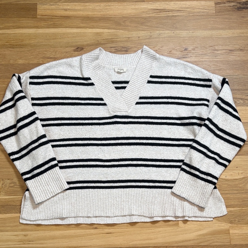 a.n.a Striped Knit Cream and Black Long Sleeve V-Neck Sweater Women’s XL